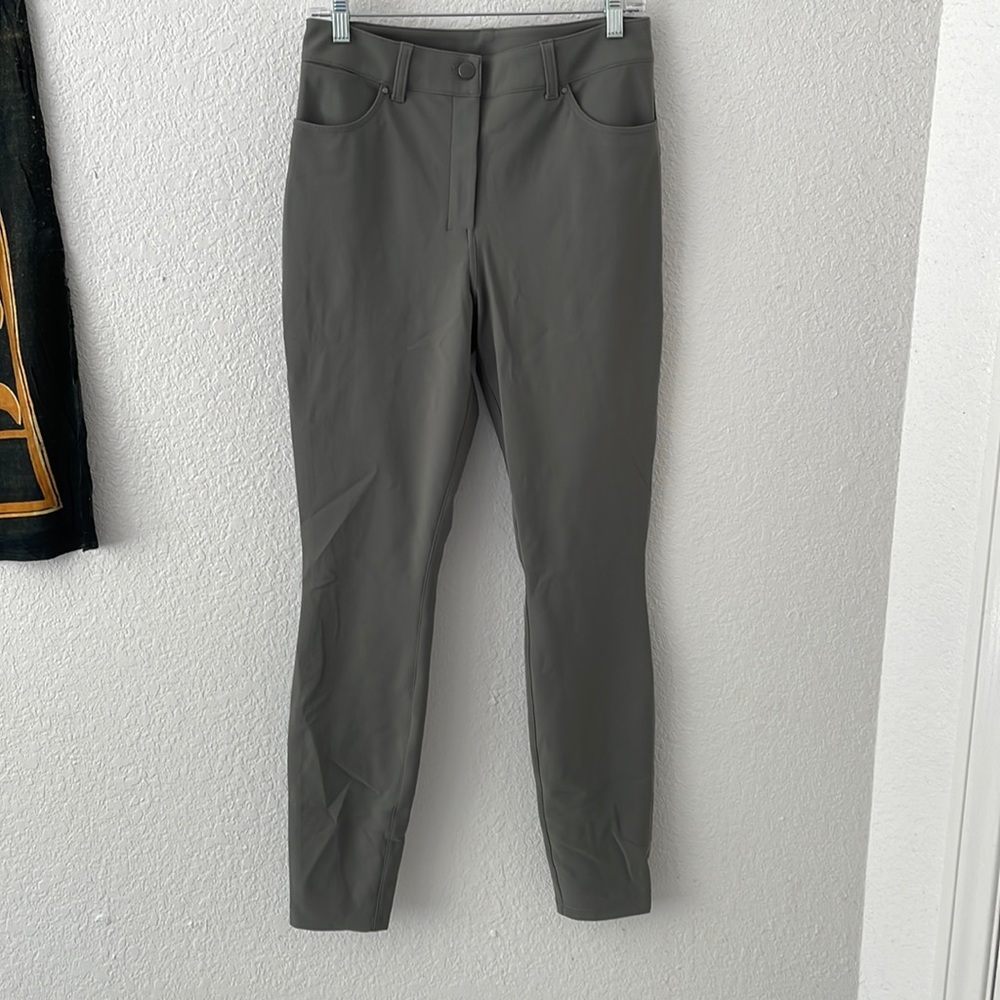 City Sleek Slim-Fit HR Pant